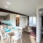 キャンプ場 La Rocca Village 3*